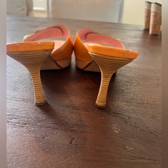 Chanel peachy pink wooden heels and platform with gold hardware. 42 - Picture 6 of 9